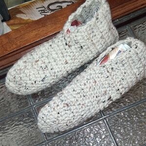 Cozy Women's Crochet Slippers - Cream HANDMADE CROCHTED NEVER WORN